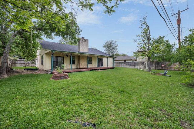 3803 Old Oaks Drive, Bryan, TX 77802