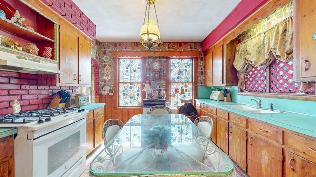 128 Elm St, Cambridge, MA 02140