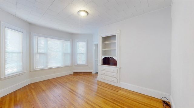 128 Elm St, Cambridge, MA 02140