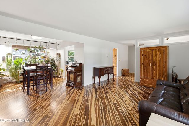 563 Oakhollow Lane, Lanoka Harbor, NJ 08734