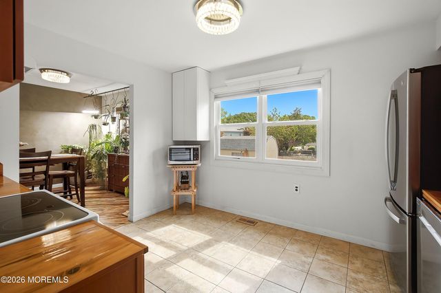 563 Oakhollow Lane, Lanoka Harbor, NJ 08734