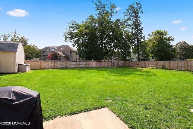 563 Oakhollow Lane, Lanoka Harbor, NJ 08734
