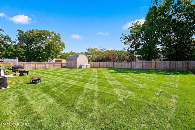 563 Oakhollow Lane, Lanoka Harbor, NJ 08734