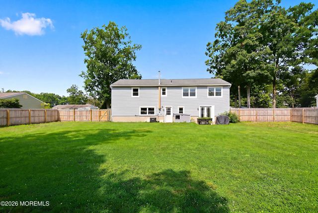 563 Oakhollow Lane, Lanoka Harbor, NJ 08734