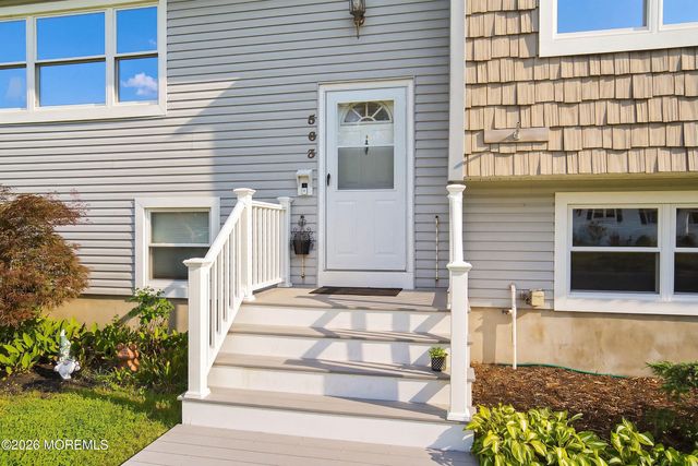 563 Oakhollow Lane, Lanoka Harbor, NJ 08734