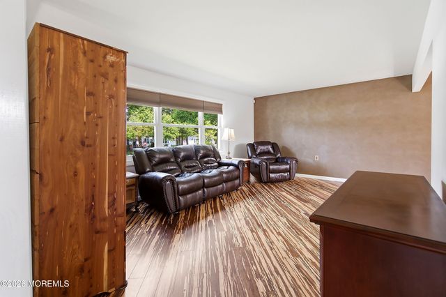 563 Oakhollow Lane, Lanoka Harbor, NJ 08734