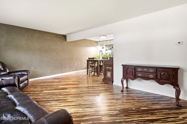 563 Oakhollow Lane, Lanoka Harbor, NJ 08734