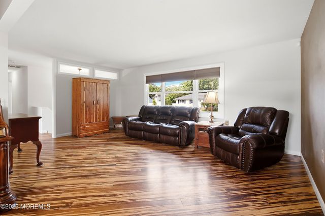 563 Oakhollow Lane, Lanoka Harbor, NJ 08734