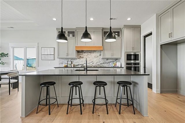 22152 W 94th Terrace, Lenexa, KS 66220