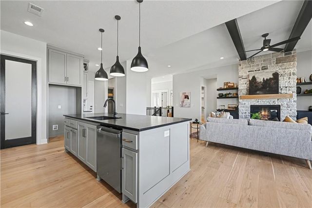 22152 W 94th Terrace, Lenexa, KS 66220