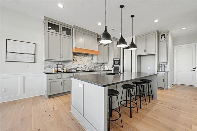 22152 W 94th Terrace, Lenexa, KS 66220