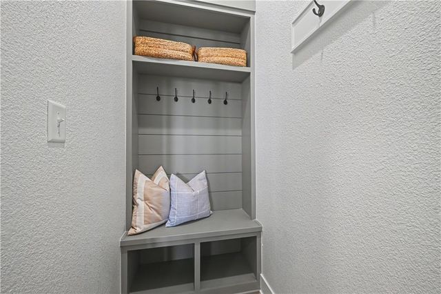 22152 W 94th Terrace, Lenexa, KS 66220