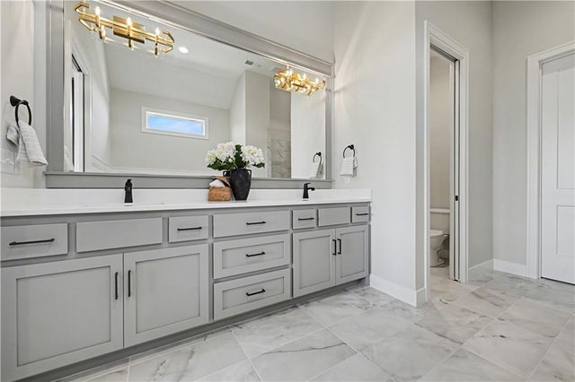 22152 W 94th Terrace, Lenexa, KS 66220