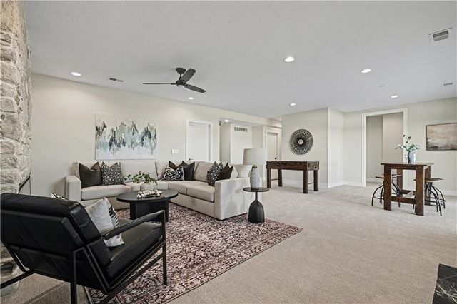 22152 W 94th Terrace, Lenexa, KS 66220