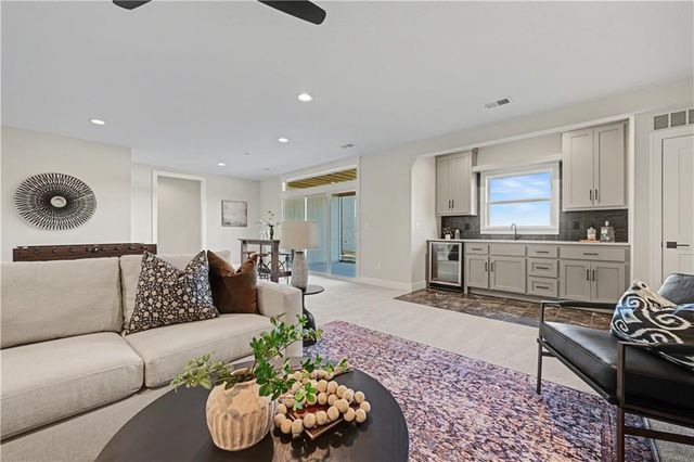 22152 W 94th Terrace, Lenexa, KS 66220