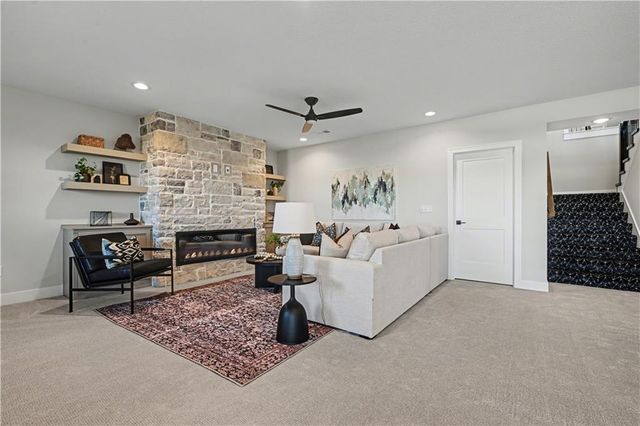 22152 W 94th Terrace, Lenexa, KS 66220