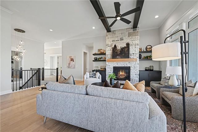 22152 W 94th Terrace, Lenexa, KS 66220