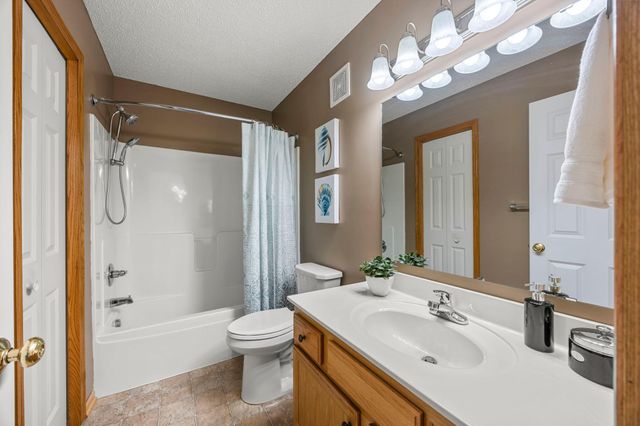 17498 Deerfield Drive SE, Prior Lake, MN 55372