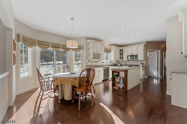 1 Yard Ct, Raritan Twp., NJ 08822