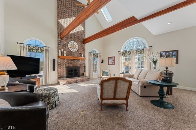 1 Yard Ct, Raritan Twp., NJ 08822