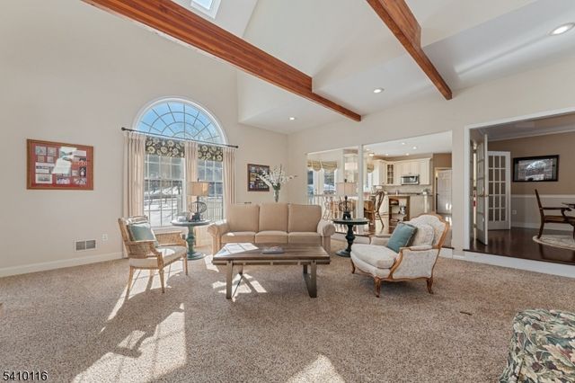 1 Yard Ct, Raritan Twp., NJ 08822