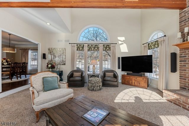 1 Yard Ct, Raritan Twp., NJ 08822