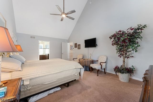 1 Yard Ct, Raritan Twp., NJ 08822