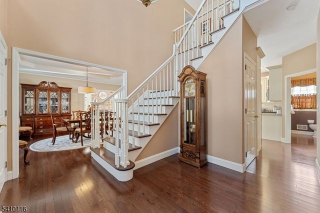 1 Yard Ct, Raritan Twp., NJ 08822