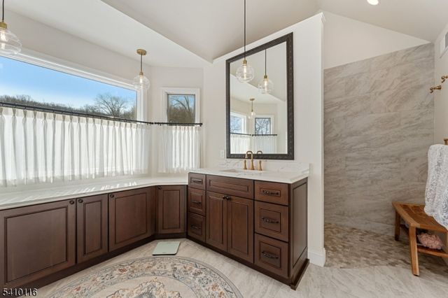 1 Yard Ct, Raritan Twp., NJ 08822