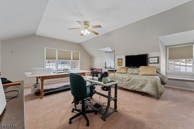 1 Yard Ct, Raritan Twp., NJ 08822