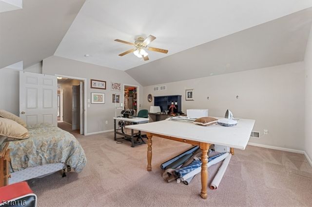 1 Yard Ct, Raritan Twp., NJ 08822