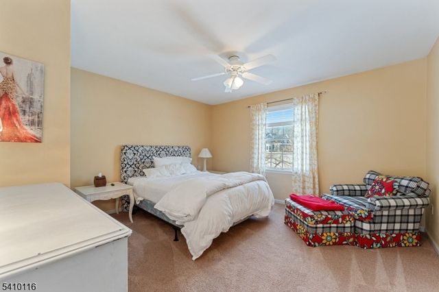 1 Yard Ct, Raritan Twp., NJ 08822