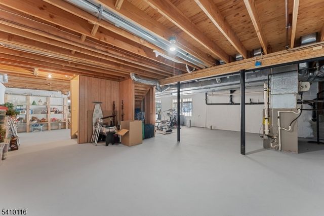 1 Yard Ct, Raritan Twp., NJ 08822