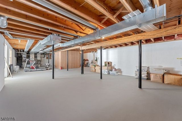 1 Yard Ct, Raritan Twp., NJ 08822