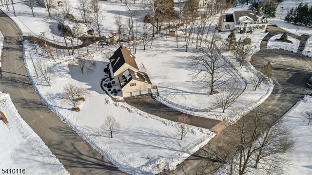 1 Yard Ct, Raritan Twp., NJ 08822