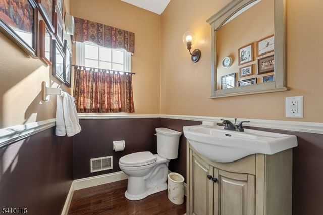 1 Yard Ct, Raritan Twp., NJ 08822