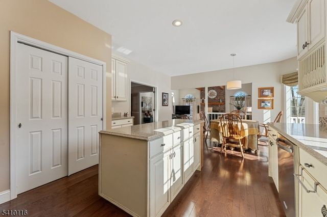 1 Yard Ct, Raritan Twp., NJ 08822