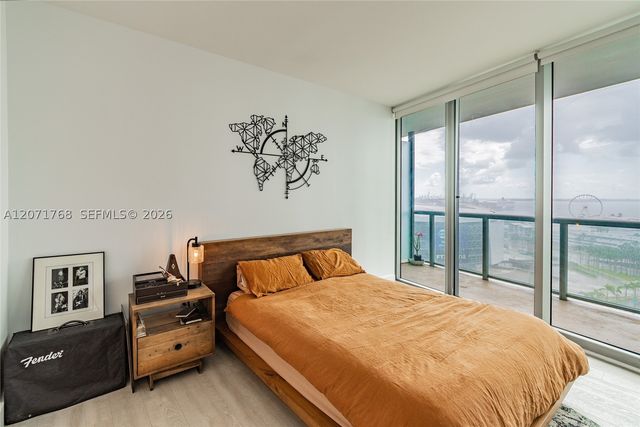 888 Biscayne Blvd 1601, Miami, FL 33132