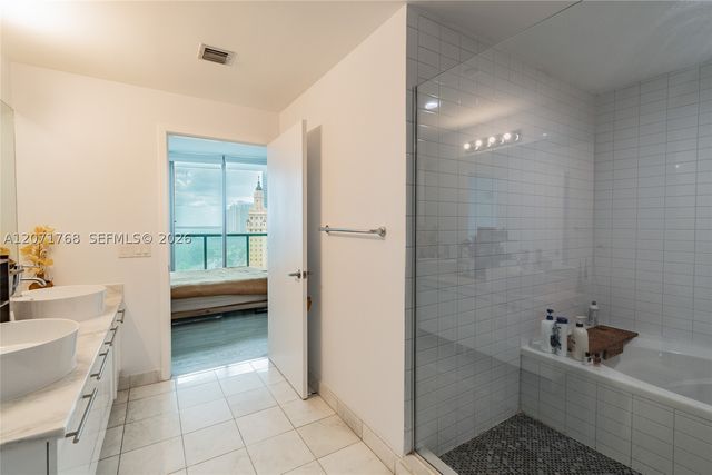 888 Biscayne Blvd 1601, Miami, FL 33132