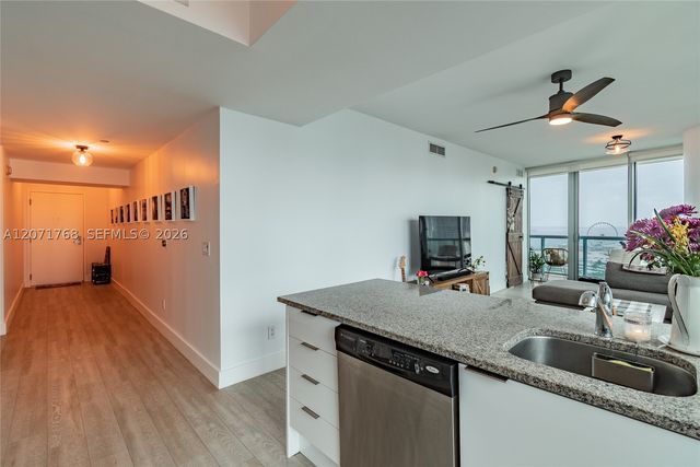 888 Biscayne Blvd 1601, Miami, FL 33132