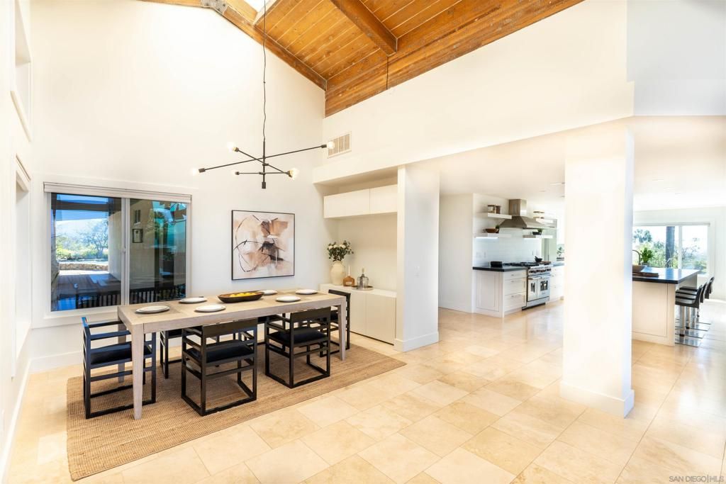 Image 11 of property listing at 30410 Calle La Reina, Bonsall, CA 92003