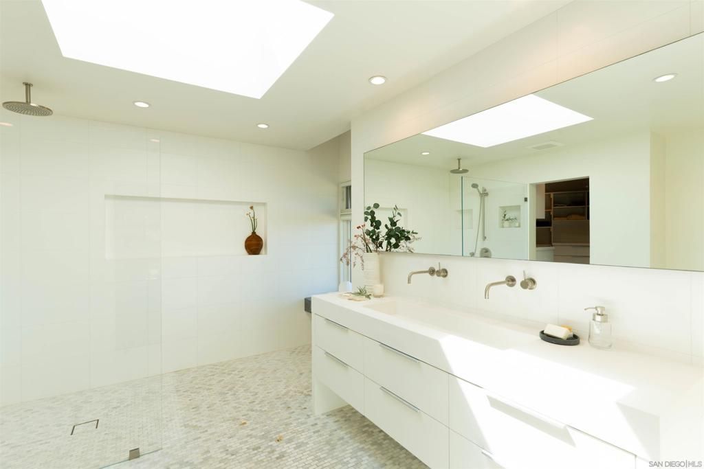 Image 16 of property listing at 30410 Calle La Reina, Bonsall, CA 92003