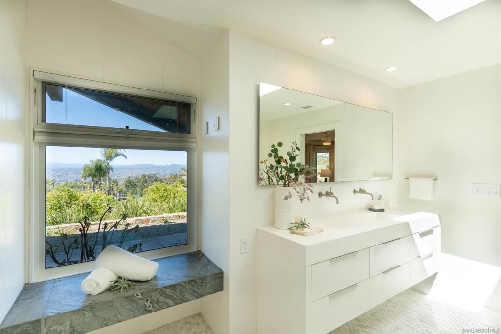Image 17 of property listing at 30410 Calle La Reina, Bonsall, CA 92003