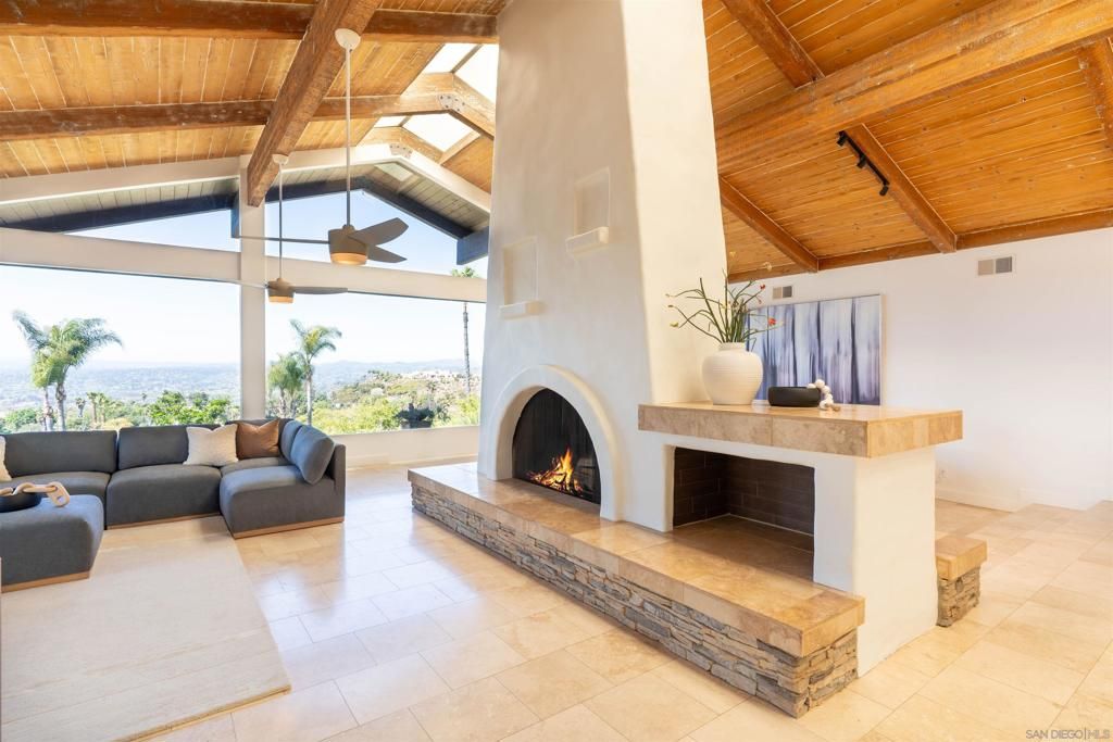 Image 2 of property listing at 30410 Calle La Reina, Bonsall, CA 92003