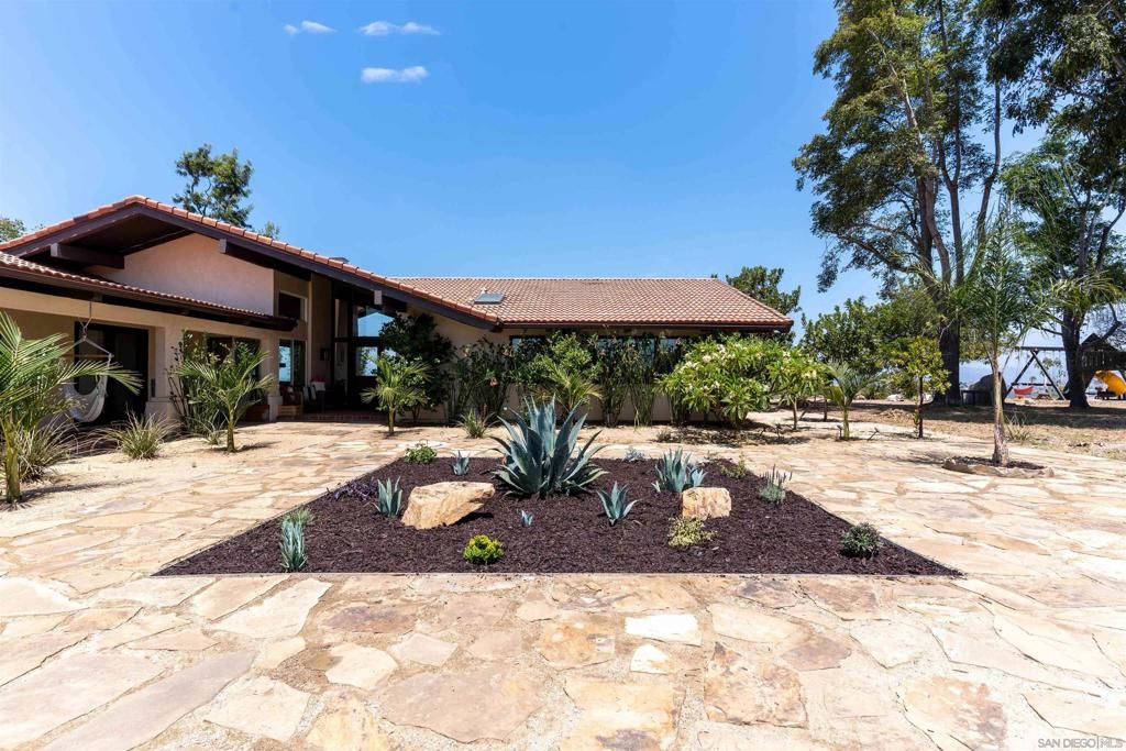 Image 24 of property listing at 30410 Calle La Reina, Bonsall, CA 92003