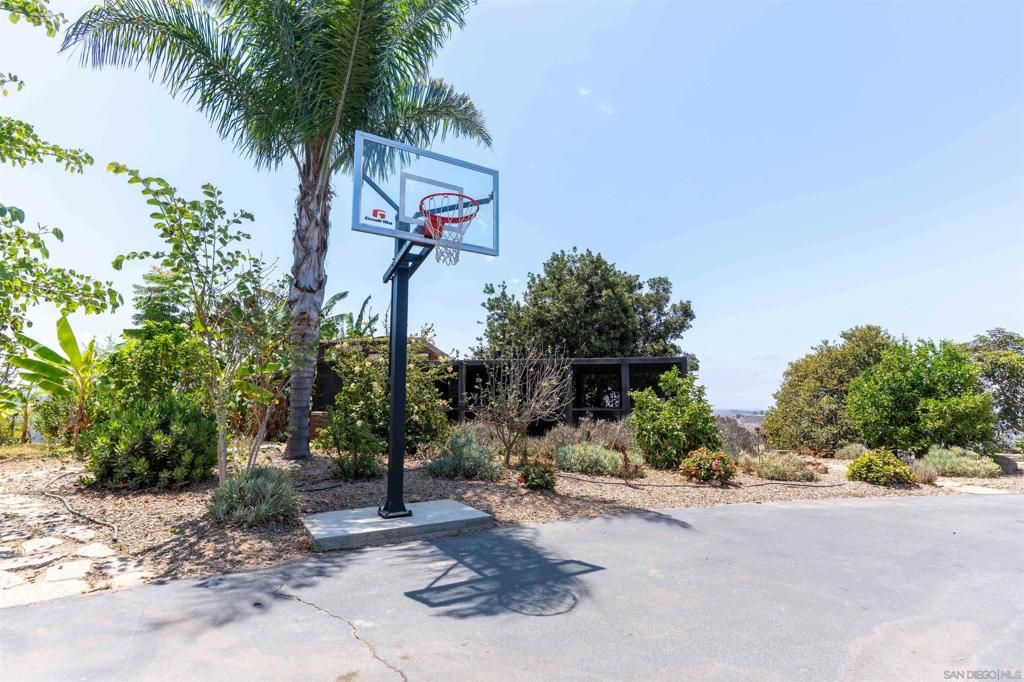 Image 31 of property listing at 30410 Calle La Reina, Bonsall, CA 92003