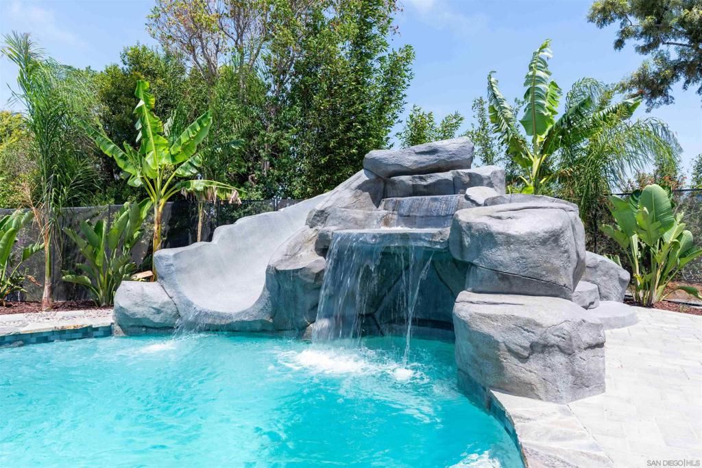 Image 5 of property listing at 30410 Calle La Reina, Bonsall, CA 92003