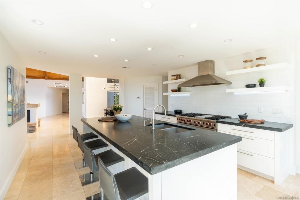 Image 6 of property listing at 30410 Calle La Reina, Bonsall, CA 92003