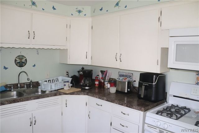 305 Burch Avenue, West Seneca, NY 14210