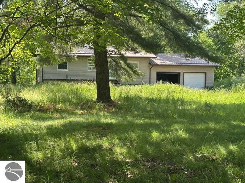 7816 W Vernon Road, Lake, MI 48632